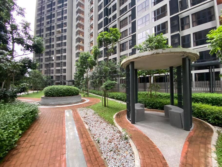 Mid Valley 3km Away 360 Sq Ft Millerz Sq Apartment