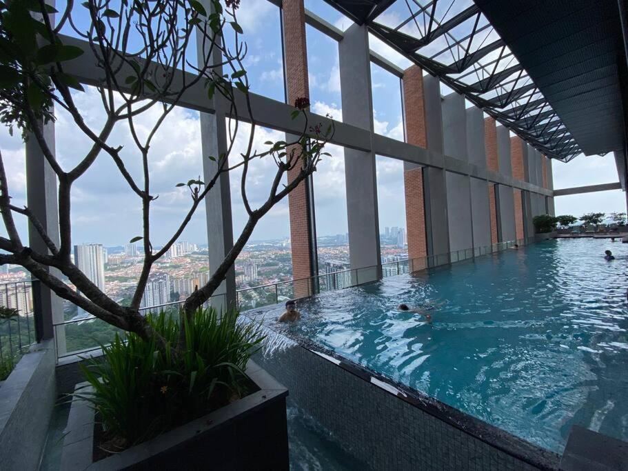 Apartment Mid Valley 3km Away 360 Sq Ft Millerz Sq *