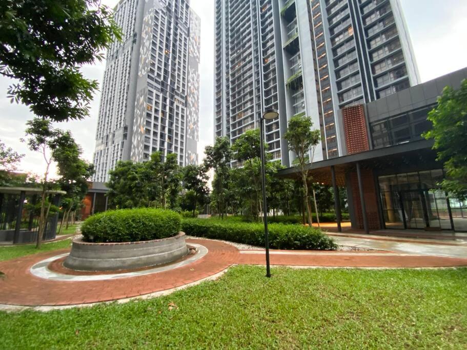 Mid Valley 3km Away 360 Sq Ft Millerz Sq Apartment