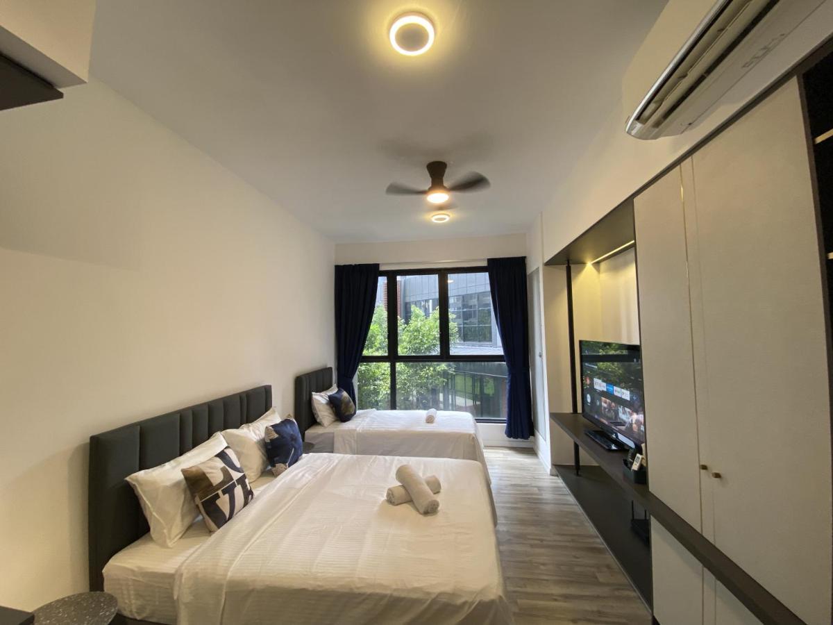 Apartment Mid Valley 3km Away 360 Sq Ft Millerz Sq *