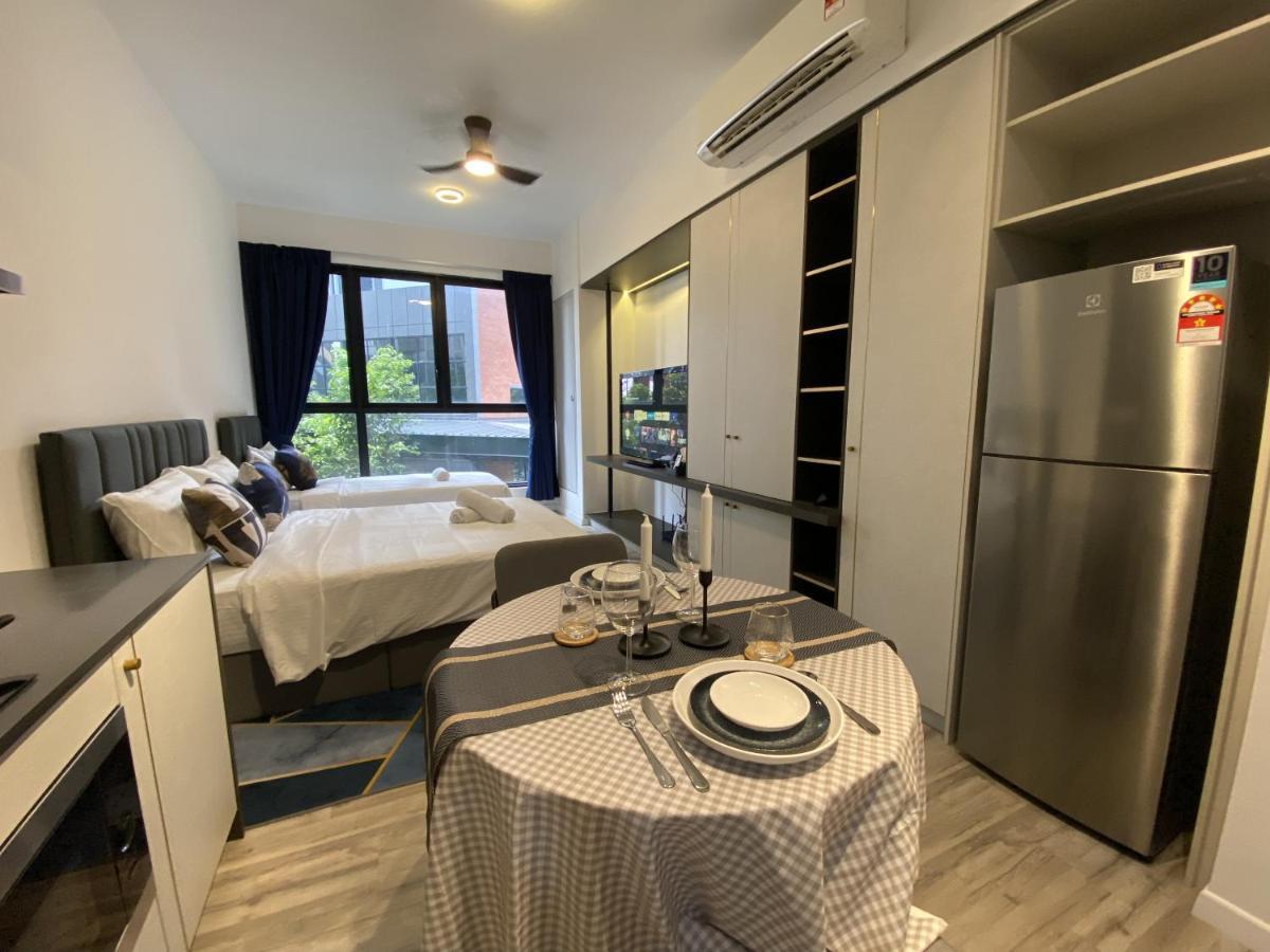 Apartment Mid Valley 3km Away 360 Sq Ft Millerz Sq *