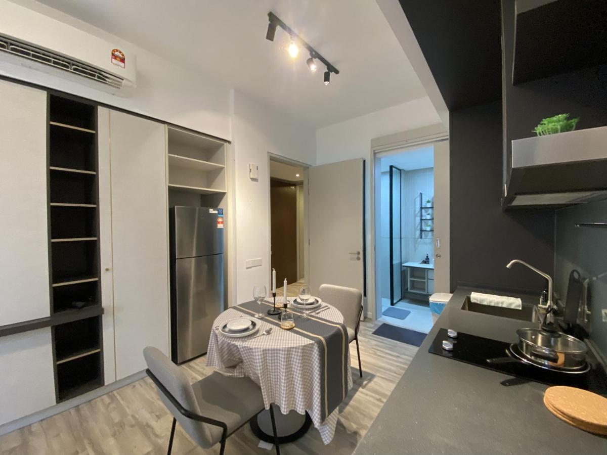 Apartment Mid Valley 3km Away 360 Sq Ft Millerz Sq